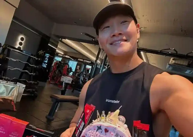Who is Kim Jong-kook's wife, and has her face been revealed?