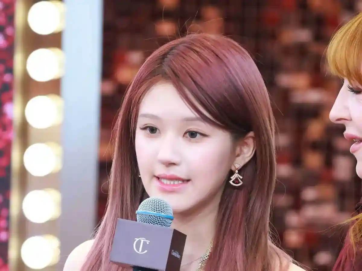 Alasan Kenapa Zhao Lusi Hapus Akun Weibo